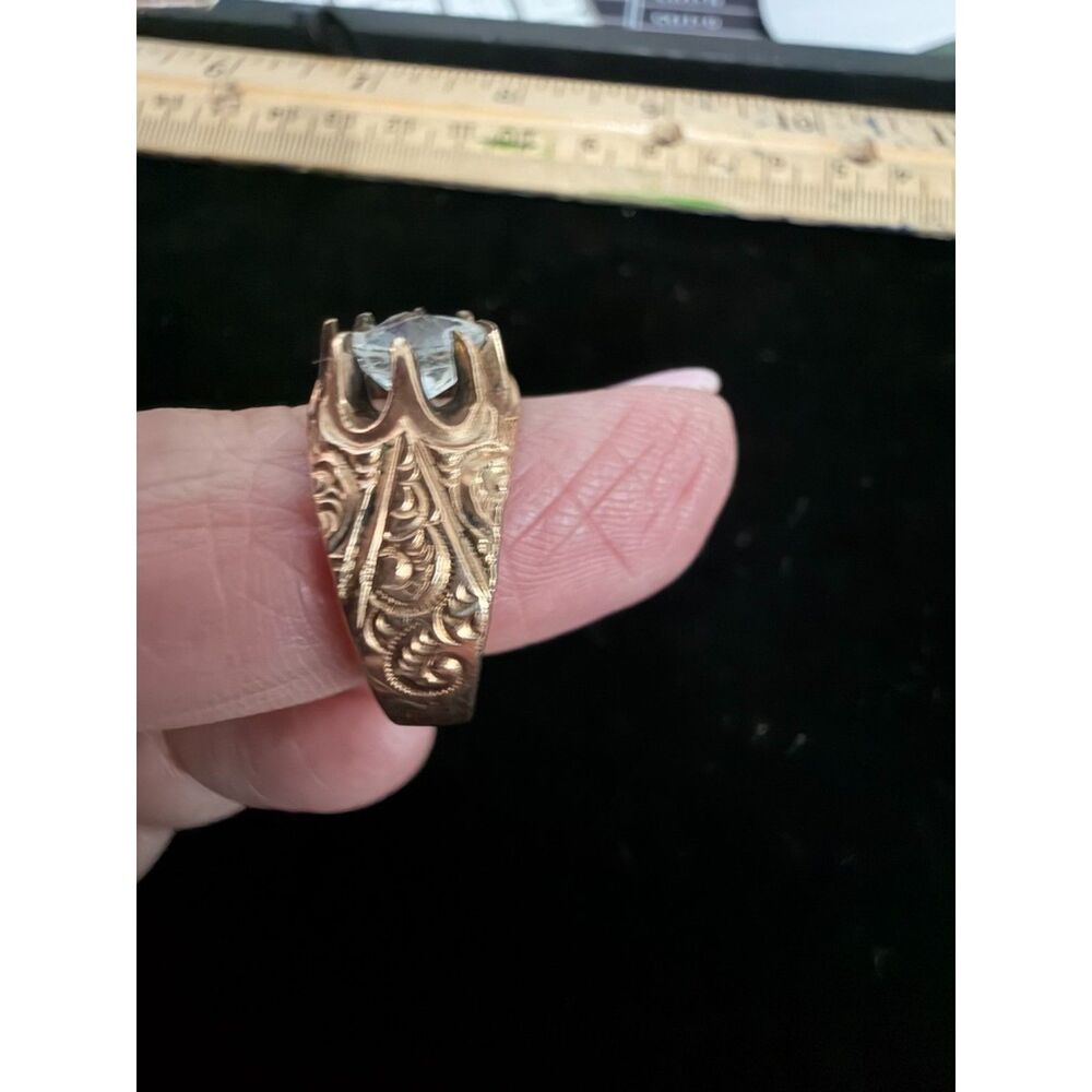 10K Gold ring with CZ (CZ cracked per jeweler) ring 6.5